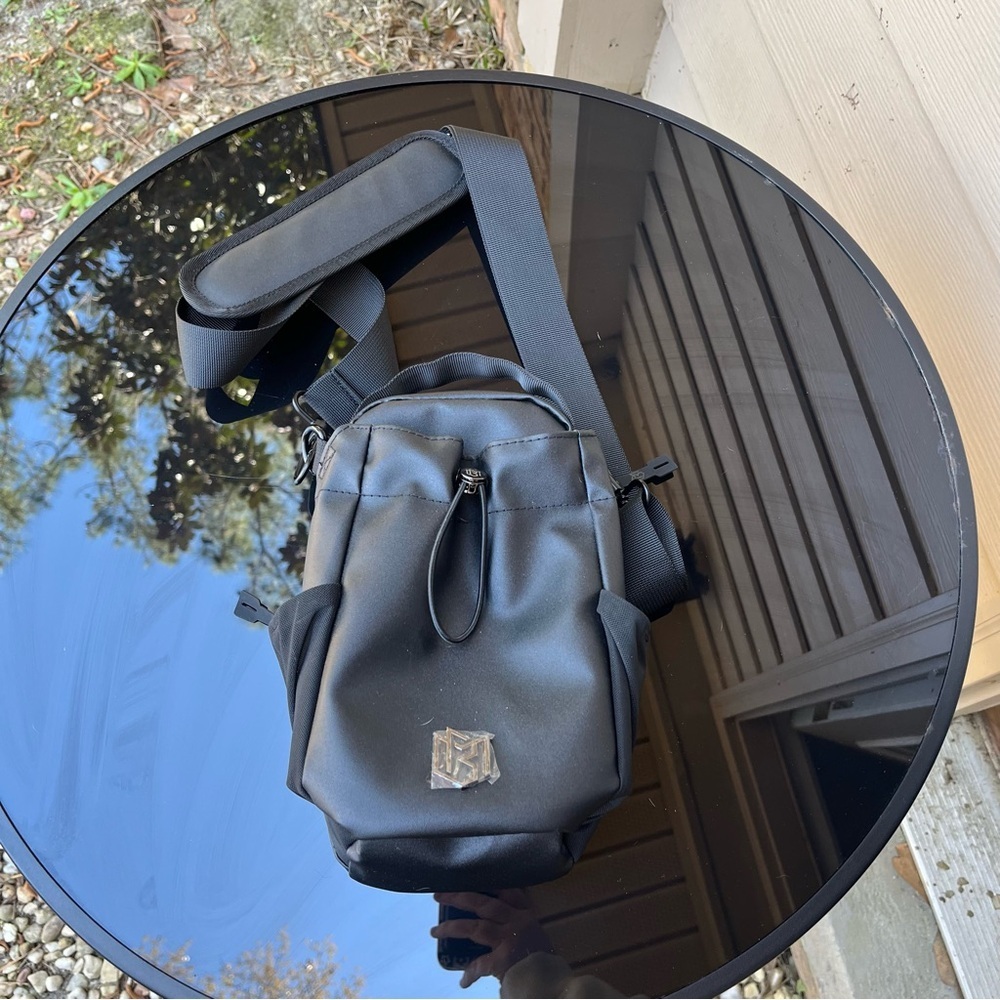 Magnetic Bag Company Magnetic Black Gym Bag Water Bottle Holder